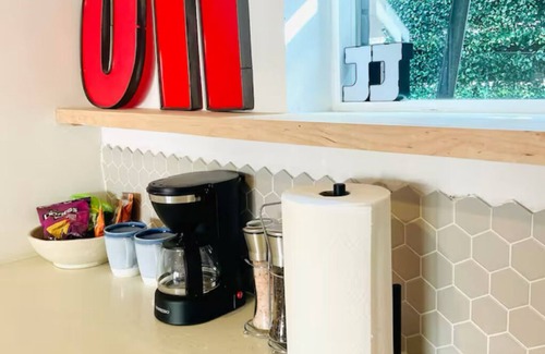 Hyde Park Apartment | "Red Cactus Studio 1" Walkable Artsy Montrose Area in Hip Mid-town. Pet friendly