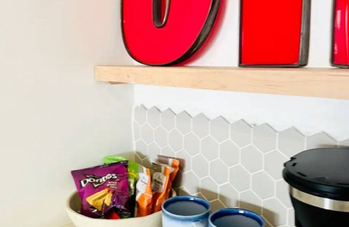 Hyde Park Apartment | "Red Cactus Studio 1" Walkable Artsy Montrose Area in Hip Mid-town. Pet friendly