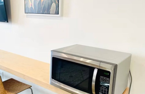 Hyde Park Apartment | "Red Cactus Studio 1" Walkable Artsy Montrose Area in Hip Mid-town. Pet friendly