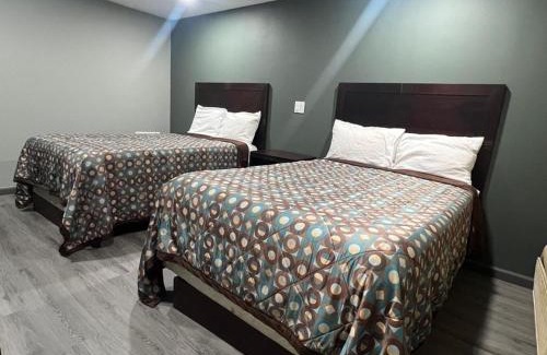 Garfield Heights Hotel | Red Carpet Inn