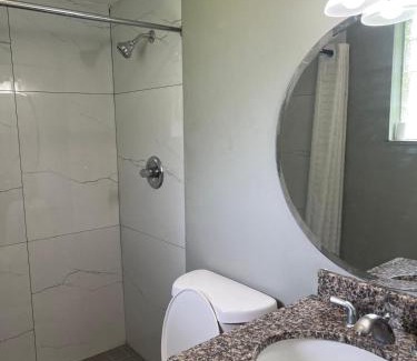 Garfield Heights Hotel | Red Carpet Inn