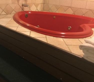 Hot Springs Hotel | Red Carpet Inn