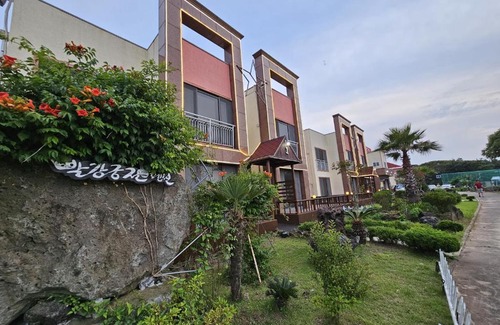 Aewol House | Red Castle Pension