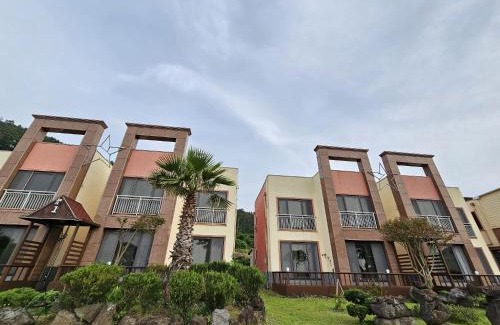 Aewol House | Red Castle Pension