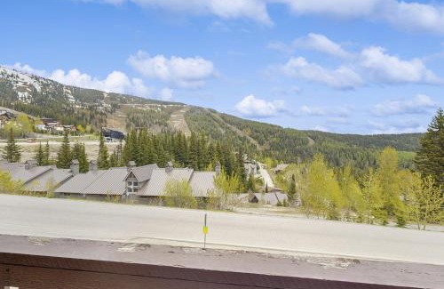 Sandpoint Apartment | Red Cricket 22