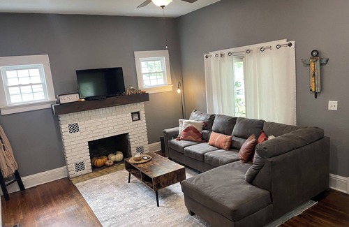 Joplin House | Red Door Retreat -3 bedroom house