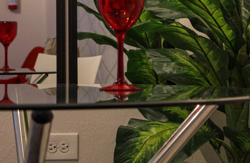 Sabana Abajo Apartment | Red Door Suite - Solo 13 mins del Aeropuerto SJU, PR.