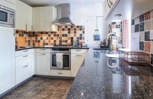 Blockley Cottage | RED FAWN COTTAGE, pet friendly, character holiday cottage in Blockley