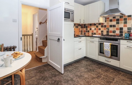 Blockley Cottage | RED FAWN COTTAGE, pet friendly, character holiday cottage in Blockley