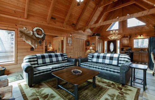Branson Cedars Cabin | Red Feather Falls | 2 Bed, 2 Bath