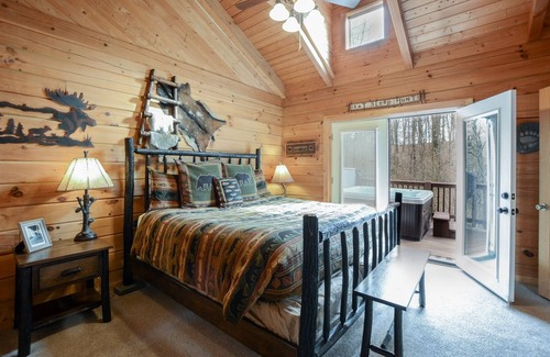Branson Cedars Cabin | Red Feather Falls | 2 Bed, 2 Bath