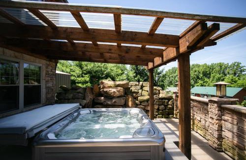 Millersburg House | Red Fern Cabin by Amish Country Lodging