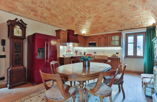 Scanno Apartment | Red Home.