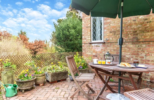 Charing House | Red Leaves - Two Bedroom House, Sleeps 4