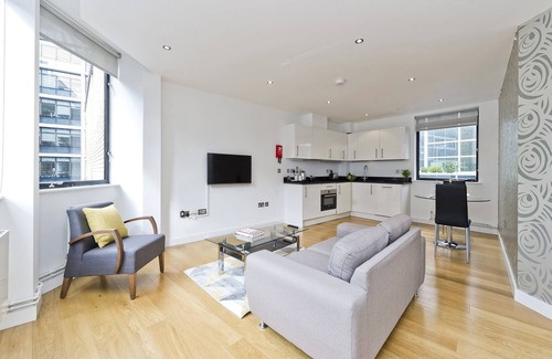 Castle Baynard Apartment | Red Lion Court by City2Stay
