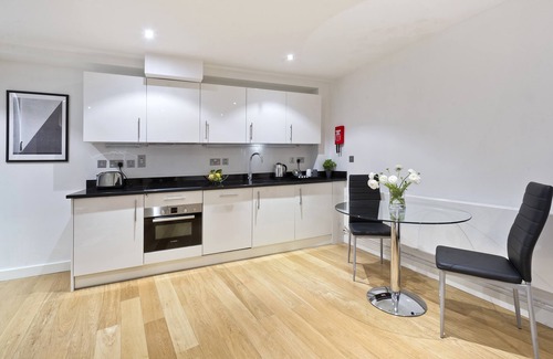 Castle Baynard Apartment | Red Lion Court by City2Stay