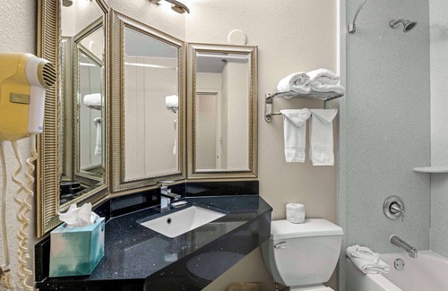 Charlotte Hotel | Red Lion Hotel Charlotte