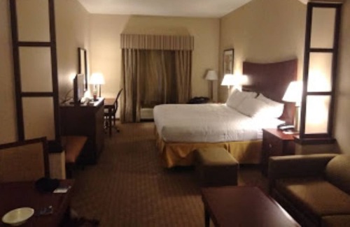 Salmon Creek House | Red Lion Inn - Suites 4