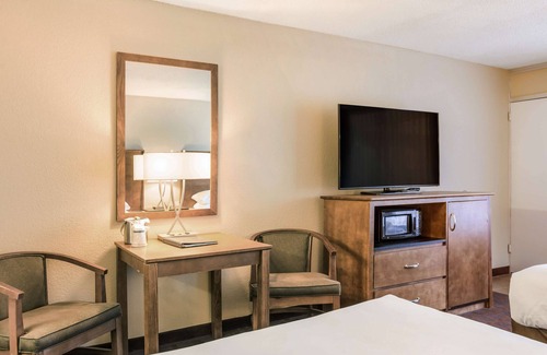 Branson Theater District Hotel | Red Lion Inn & Suites Branson