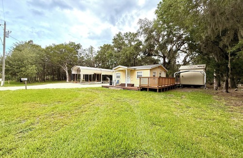 Old Homosassa House | Red Maple Cottage - Peaceful 2BR 1BA Near the Water – Boat & Trailer Friendly!
