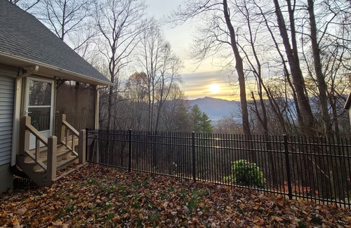 Mountain Springs Cabin | Red Maple Lookout- A Hidden Gem with Private Mountain Views!