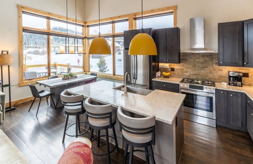 Silverthorne House | Red Mountain Hideaway- Luxury Mountain Home, Views!
