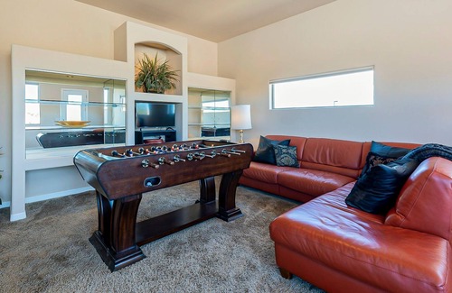 Red Mountain Ranch House | Red Mtn Resort. Backs golf Course. Private heated pool & hot tub