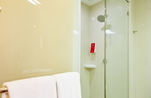 Bekasi Timur Hotel | Red Planet Bekasi
