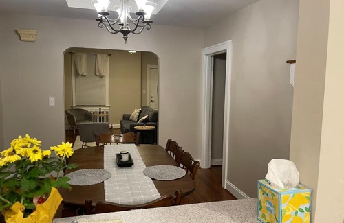 Lynchburg House | Red Recluse - Room near Liberty!