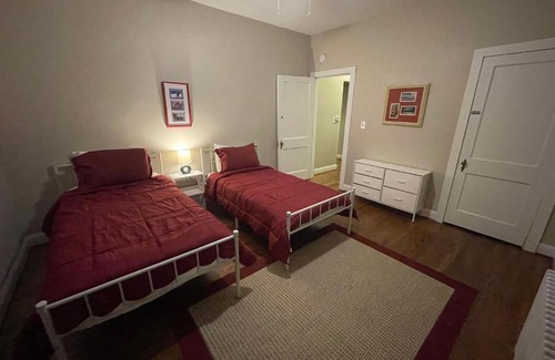 Lynchburg House | Red Recluse - Room near Liberty!