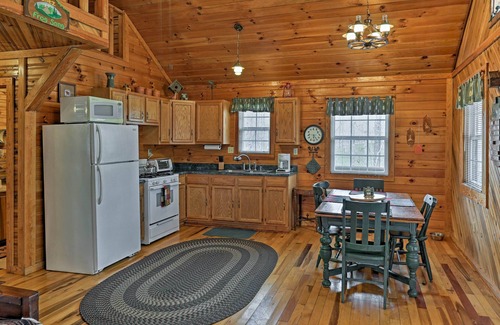 Primrose Cabin | Red River Gorge Cabin: 3 bedroom/1.5 bath, laundry, 4 guests, 2 wooded acres.