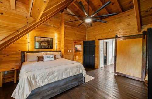 Rogers House | Red River Gorge Family Cabin with Hot Tub
