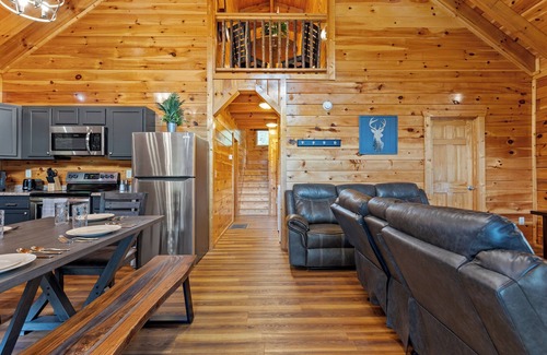 Primrose Cabin | Red River Gorge Lakeside Cabin retreat! 4 bed 4 bath with a Hot Tub