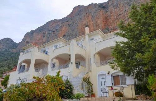 Livadi Apartment | Red Rock and View Leonidio maisonette studio