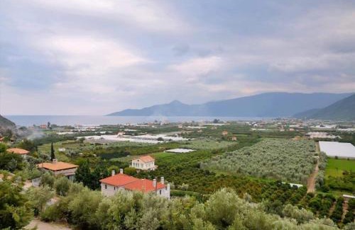 Livadi Apartment | Red Rock and View Leonidio maisonette studio
