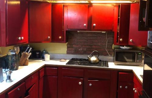 Versailles House | Red roof bungalow minutes from Keeneland race course bourbon trail. Hot tub