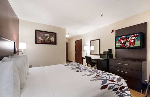 Auburn Hotel | Red Roof Inn Auburn