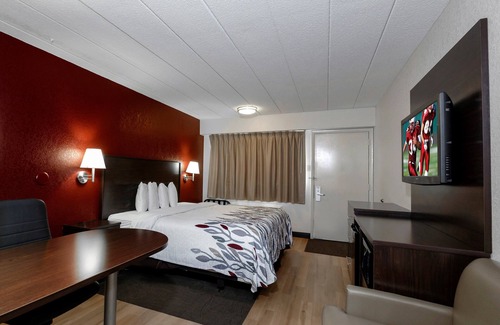 Oleander - Sunset Hotel | Red Roof Inn Bakersfield