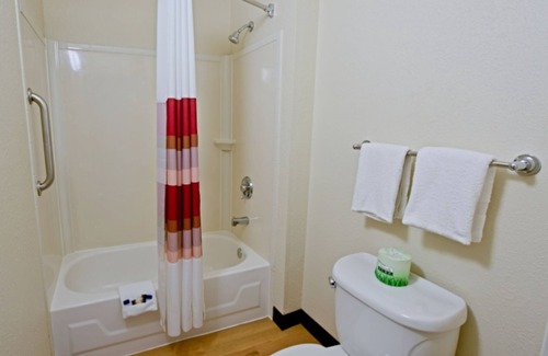 North Canton Hotel | Red Roof Inn Canton