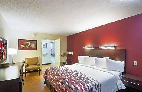 Latonia Hotel | Red Roof Inn Cincinnati East - Beechmont