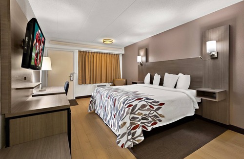 Westlake Hotel | Red Roof Inn Cleveland - Westlake