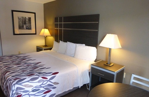 Kedron Hotel | Red Roof Inn Columbia, TN