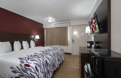 Seven Oaks Hotel | Red Roof Inn Columbia West, SC