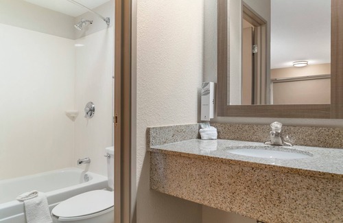 Rochester Hills Hotel | Red Roof Inn Detroit-Rochester Hills/Auburn Hills