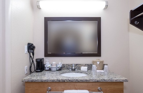 Knoxville Hotel | Red Roof Inn Knoxville North - Merchants Drive