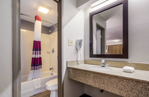 Lexington Hotel | Red Roof Inn Lexington