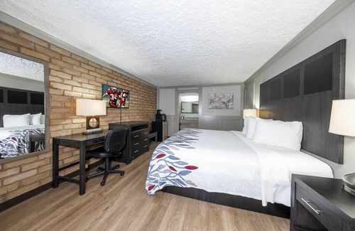 Monroe Hotel | Red Roof Inn Monroe