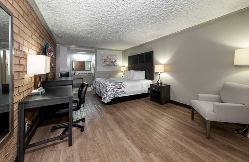 Monroe Hotel | Red Roof Inn Monroe