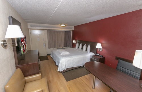 Buford Highway Hotel | Red Roof Inn PLUS+ Atlanta - Buckhead