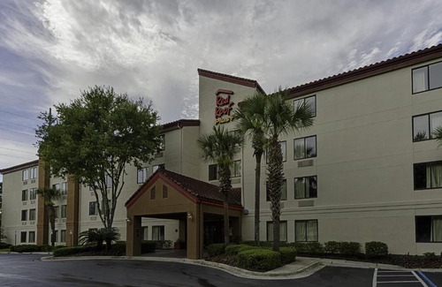 Gainesville Hotel | Red Roof Inn PLUS + Gainesville
